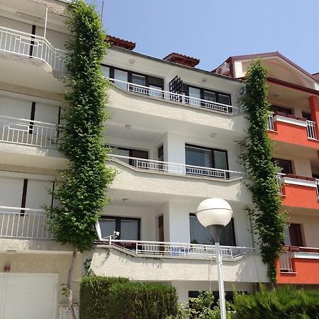 Yanis Guest House Свети Влас Екстериор снимка