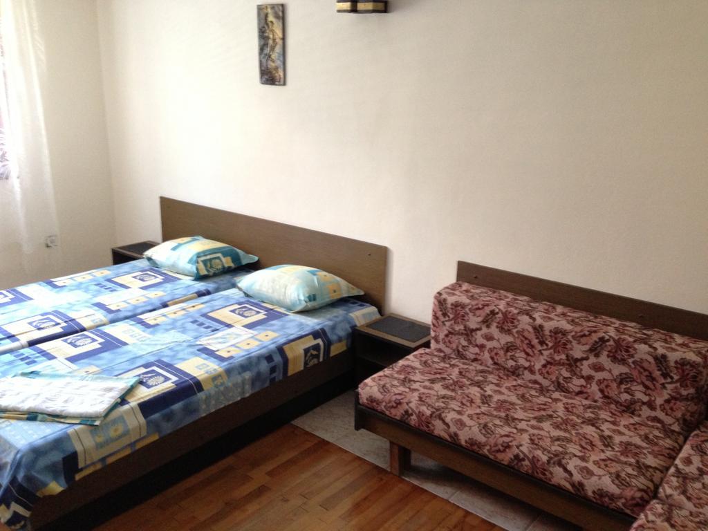 Yanis Guest House Свети Влас Стая снимка