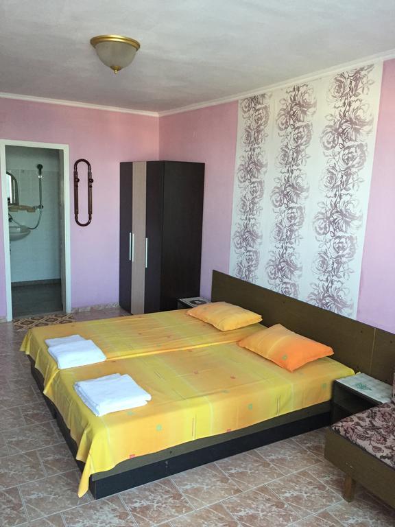 Yanis Guest House Свети Влас Стая снимка