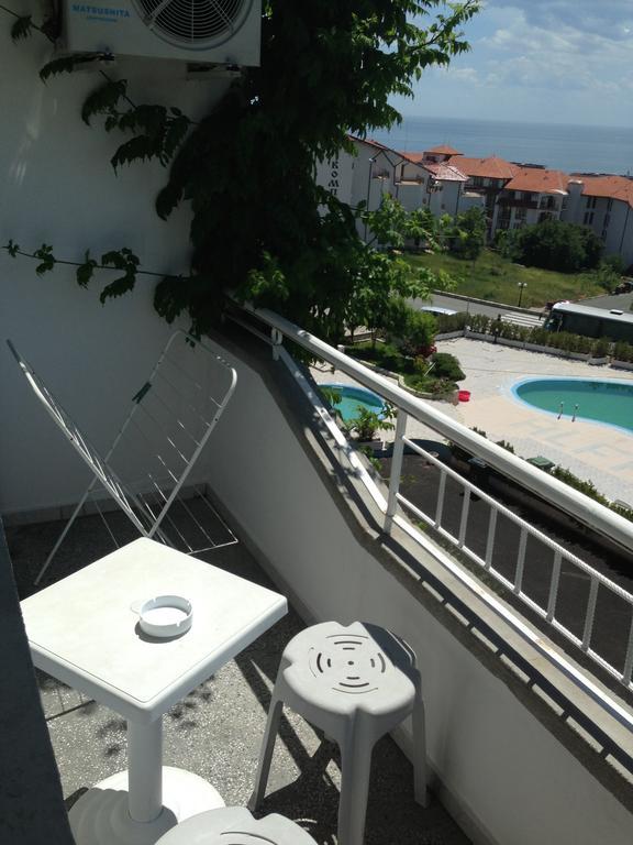 Yanis Guest House Свети Влас Стая снимка