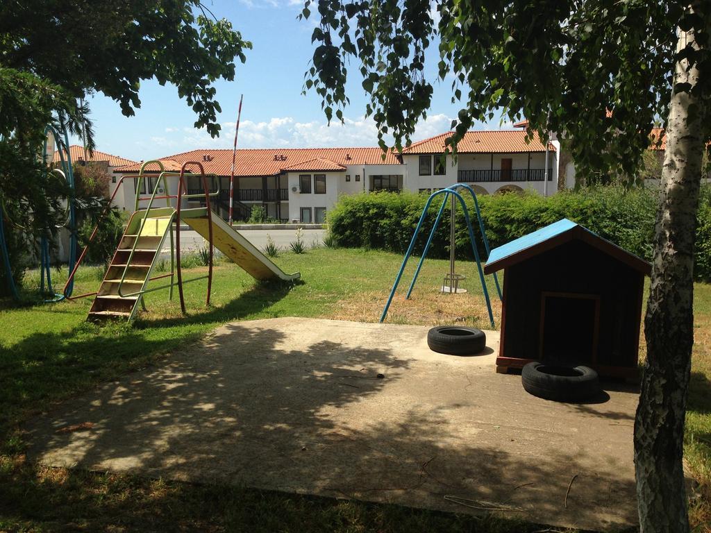 Yanis Guest House Свети Влас Екстериор снимка
