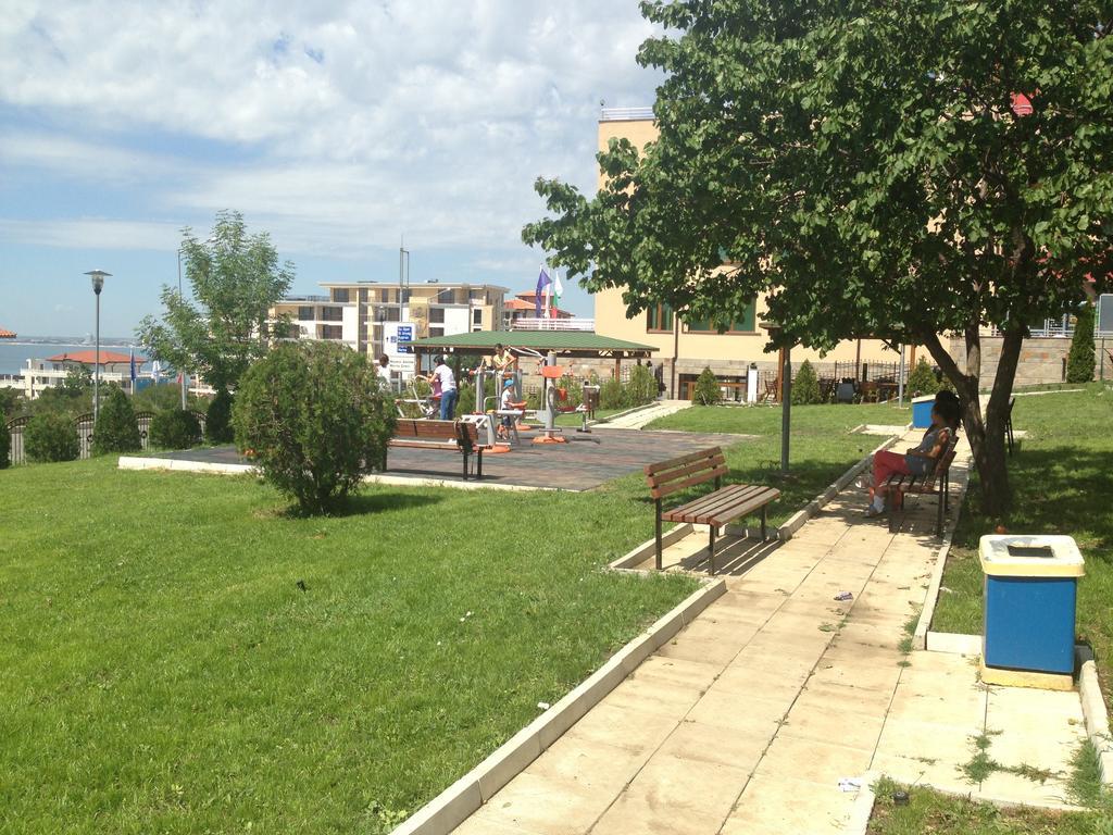 Yanis Guest House Свети Влас Екстериор снимка