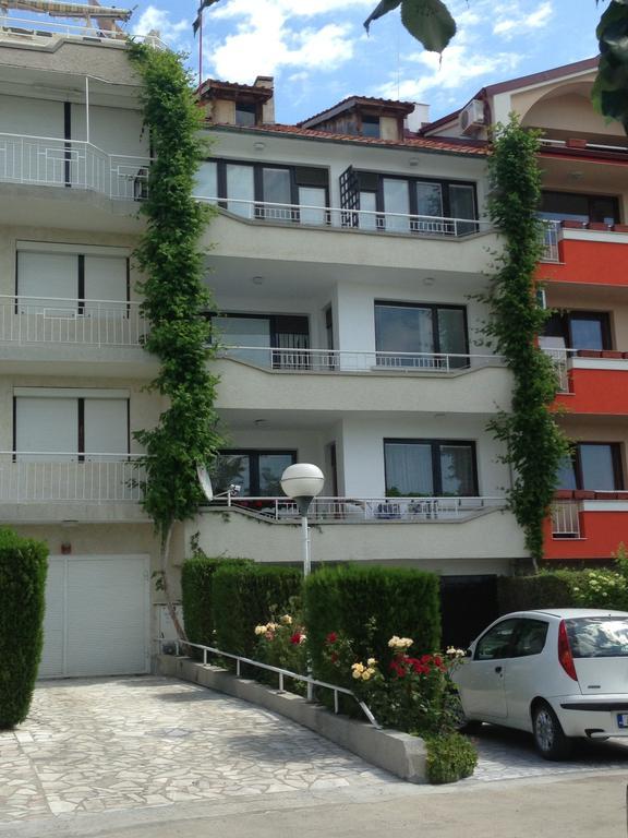 Yanis Guest House Свети Влас Екстериор снимка