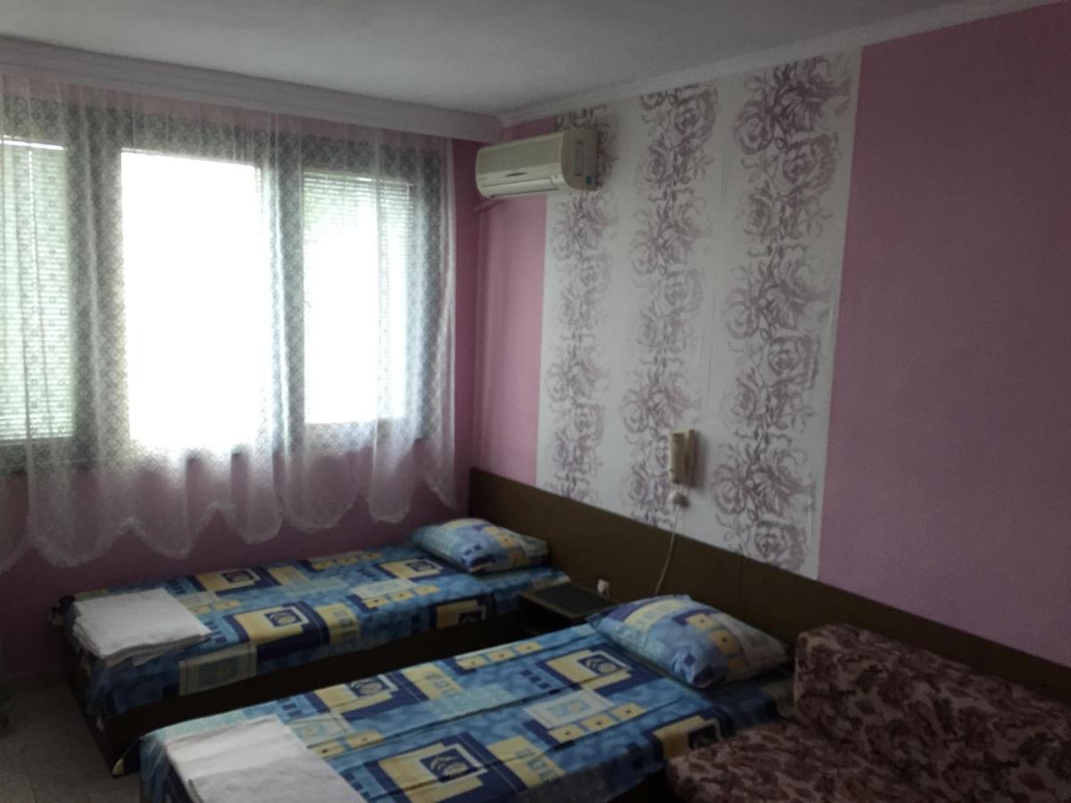 Yanis Guest House Свети Влас Стая снимка